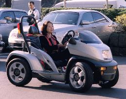 (1)Takara to release ''Q-Car'' electric vehicles